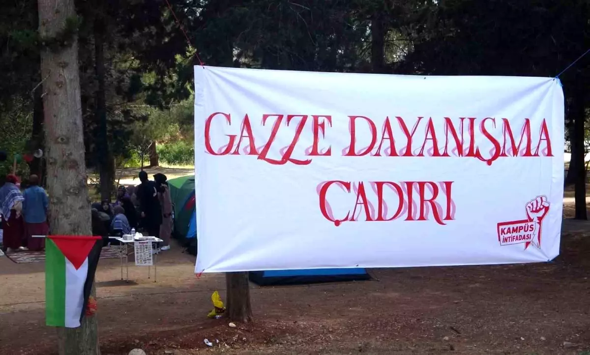 Çukurova Üniversitesi Öğrencileri Filistin-Gazze Farkındalık Çadırları Kurdu