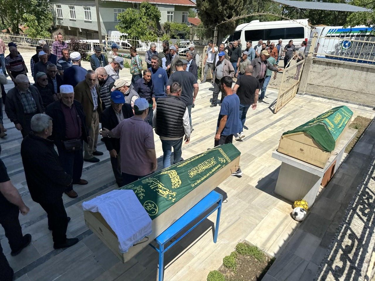 Tekirdağ\'da gerçekleşen aile katliamında hayatını kaybeden anne ve oğlunun cenazeleri defnedildi