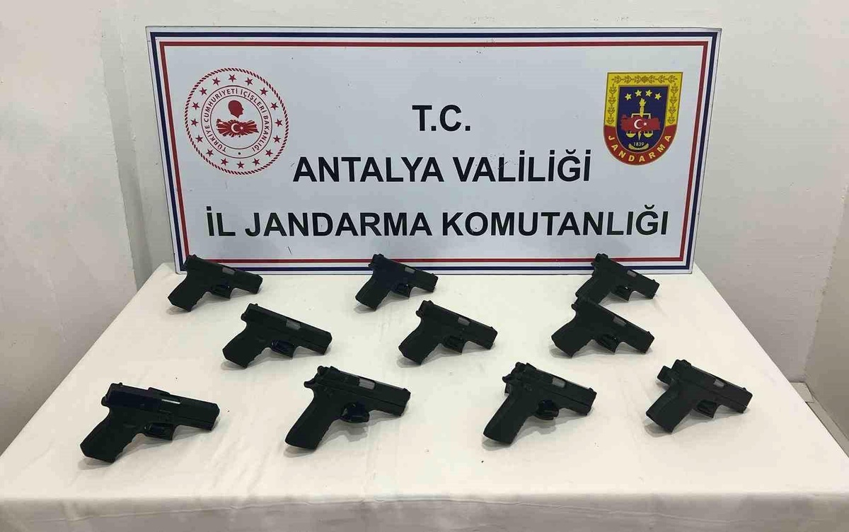 Antalya\'da Ruhsatsız Tabanca Operasyonu: 1 Şüpheli Tutuklandı
