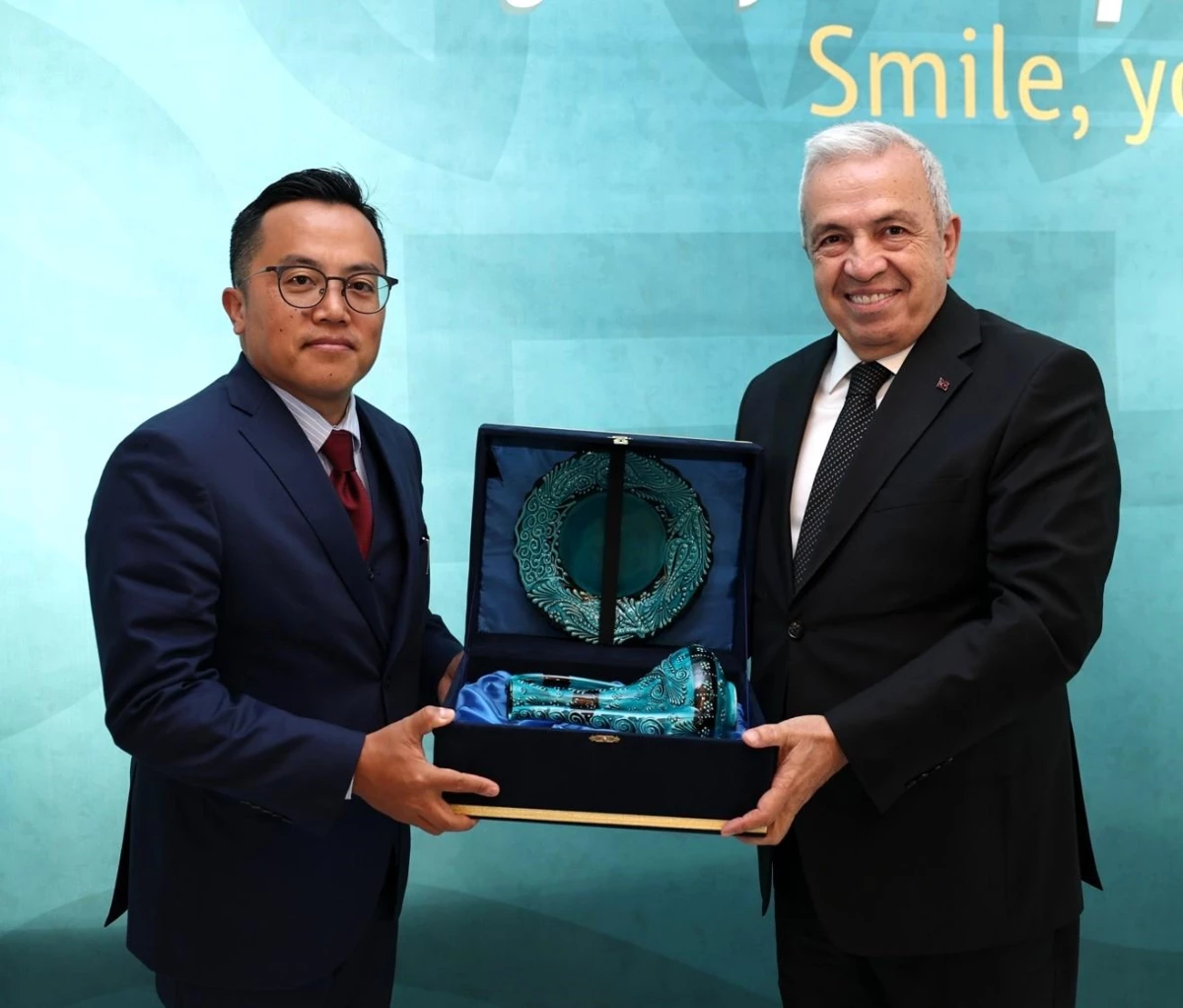 Hindistan İstanbul Başkonsolosu Nilüfer Belediye Başkanı Şadi Özdemir\'i ziyaret etti