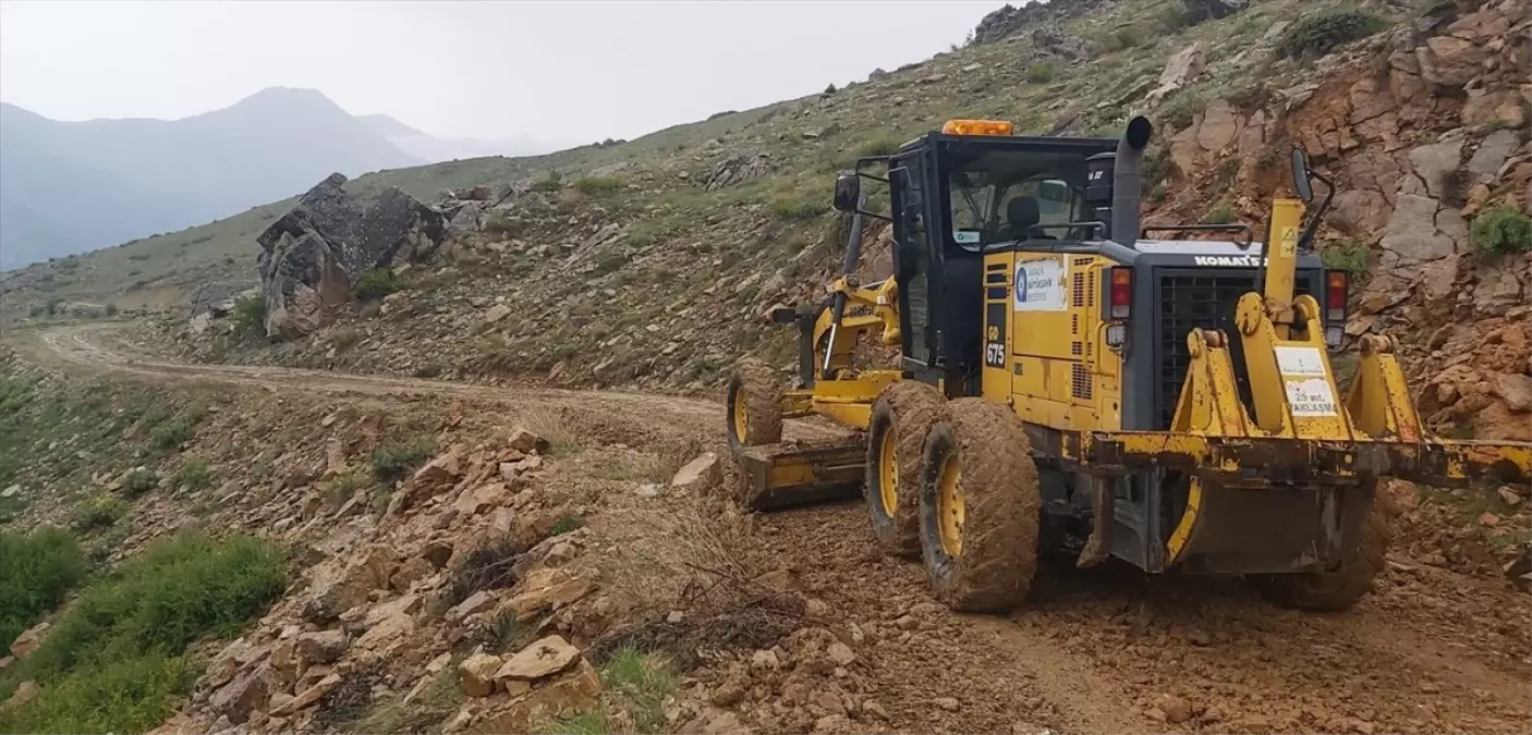 Antalya Büyükşehir Belediyesi, Alanya, Gündoğmuş ve Akseki ilçelerinde yayla yollarında bakım ve onarım çalışması yapıyor