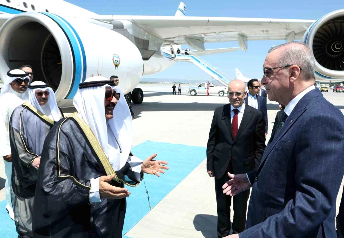 Cumhurbaşkanı Erdoğan, Kuveyt Devlet Emiri\'ni Esenboğa Havalimanı\'nda karşıladı