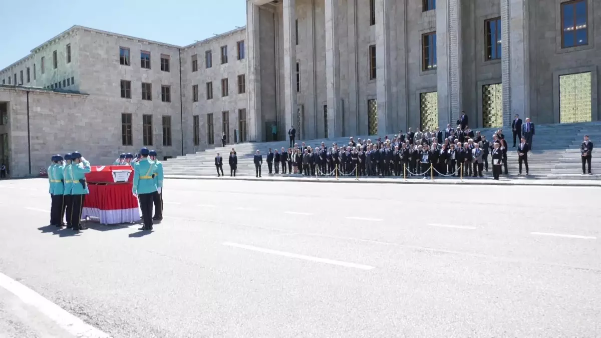 Eski Cumhuriyet Senatosu Üyesi Servet Bora İçin Meclis\'te Cenaze Töreni Düzenlendi