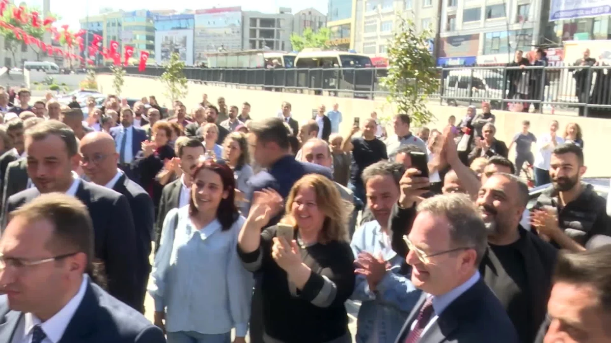 İmamoğlu, Gaziosmanpaşa Belediye Başkanı Hakan Bahçetepe\'yi tebrik etti
