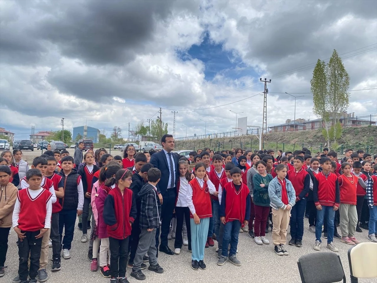 Erzurum\'da ilkokul öğrencilerine doğa ve sokak hayvanlarıyla ilgili farkındalık eğitimi verildi