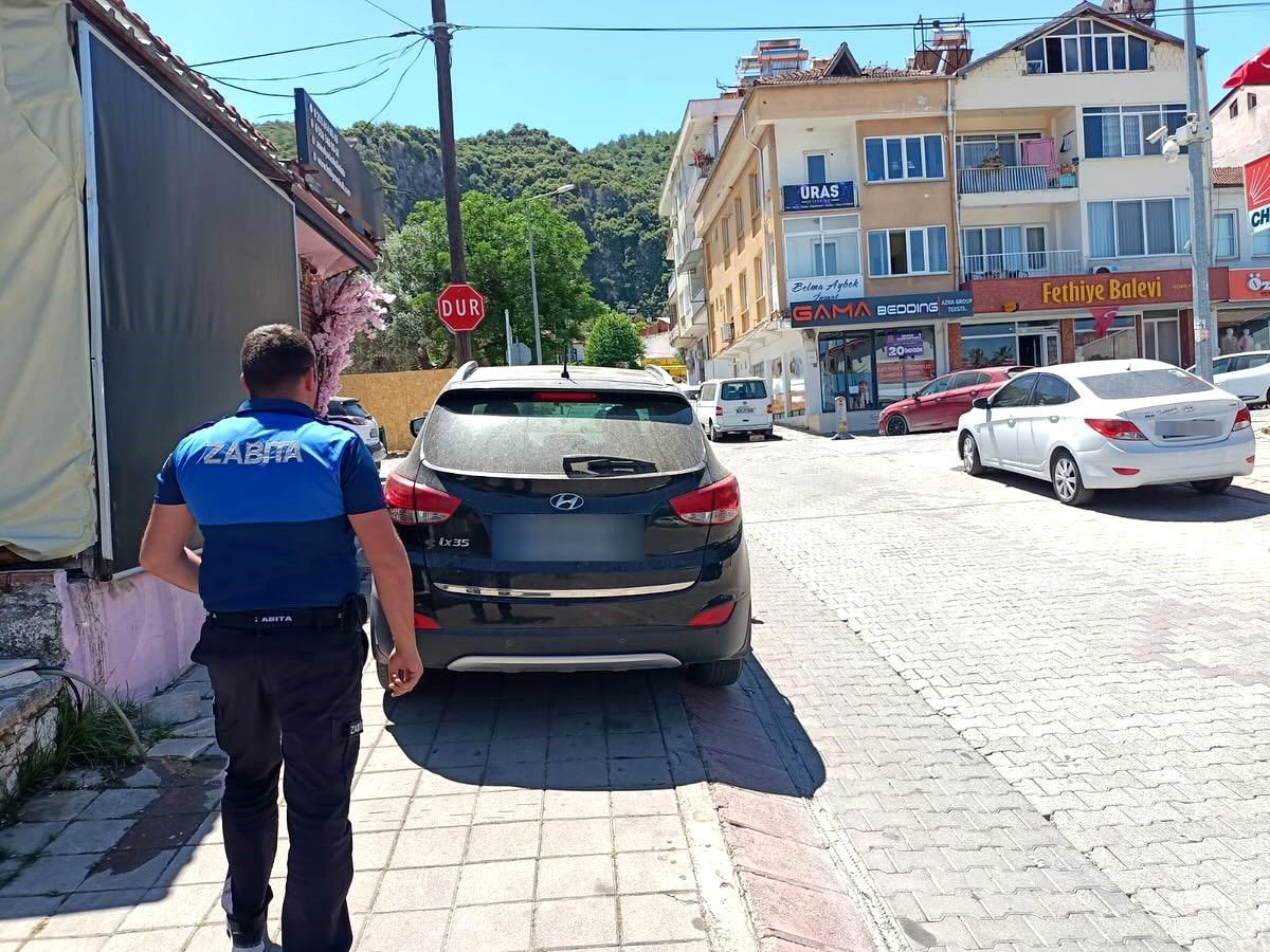 Fethiye\'de Zabıta Müdürlüğü trafik ve park sorunlarına karşı önlem alıyor