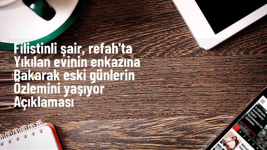 Filistinli Şair, İsrail saldırılarında yıkılan evinin enkazına bakarak özlem duyuyor