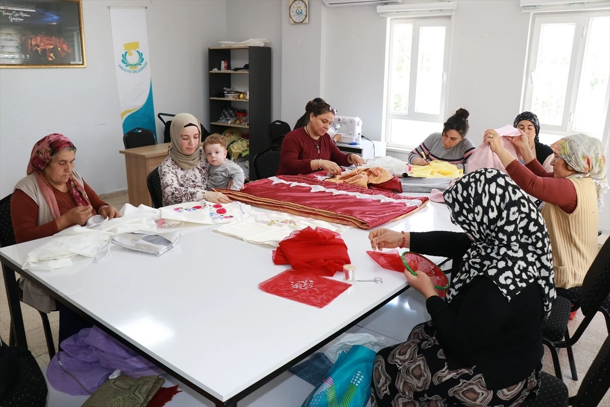 Şanlıurfa\'da Haliliye Belediyesi tarafından düzenlenen mesleki kurslara kadınlar ilgi gösteriyor