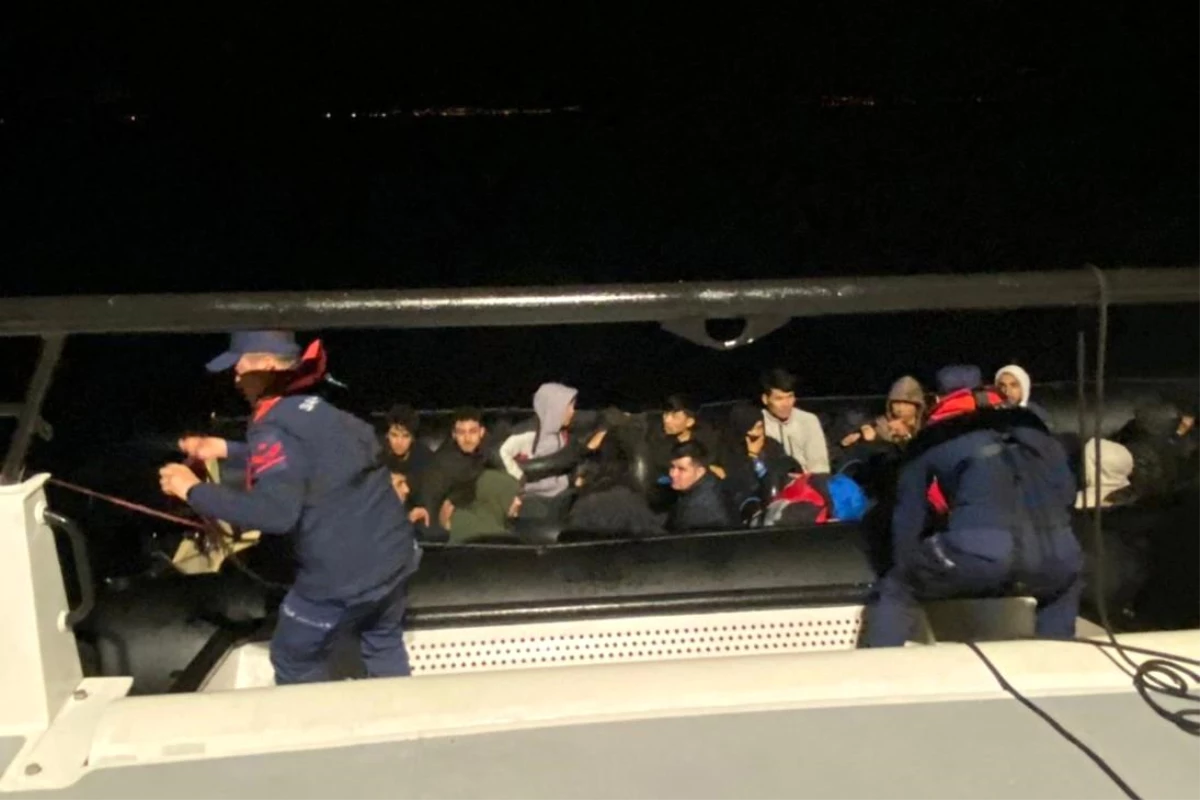 İzmir\'de 22 düzensiz göçmen yakalandı