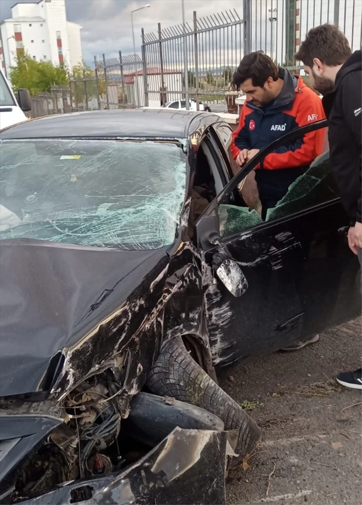 Kars\'ta trafik kazasında anne ve 2 çocuğu yaralandı