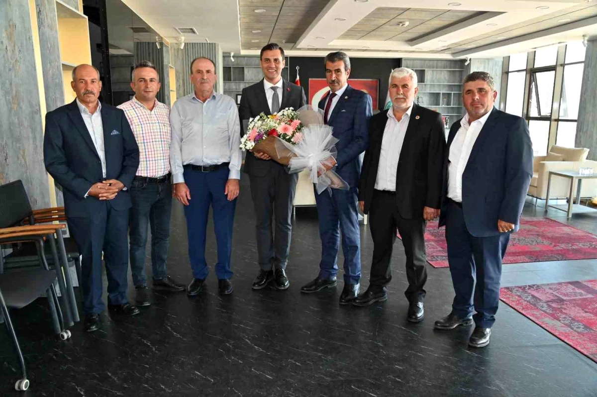 Manisa Büyükşehir Belediye Başkanı Ferdi Zeyrek, Şehzadeler Ziraat Odası Başkanı ve Yönetimini Ağırladı