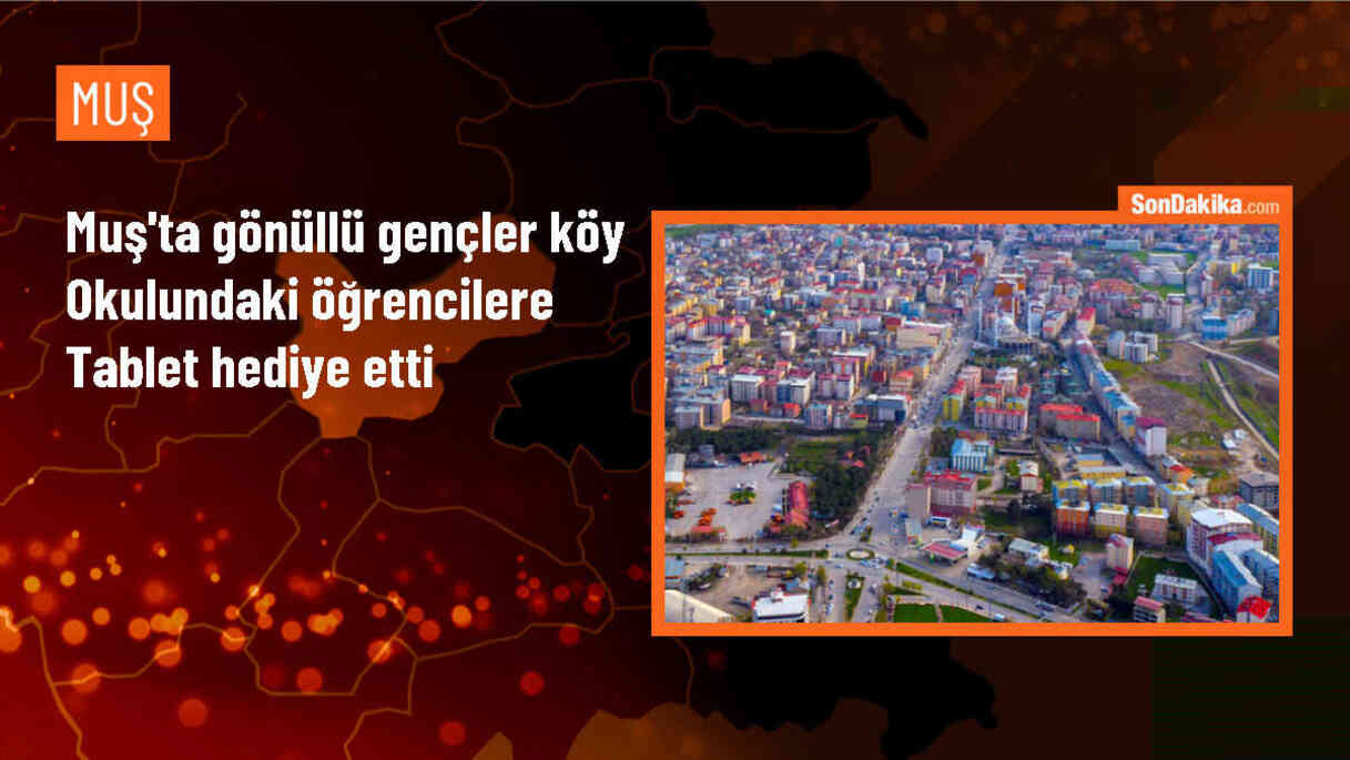 Muş Alparslan Üniversitesi Genç İyilik Topluluğu, Dereyurt Köyü İlkokulu\'nda öğrencilere tablet hediye etti