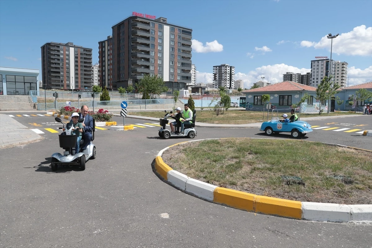 Şanlıurfa\'da Çocuklara Güvenli Trafik Eğitimi Verildi