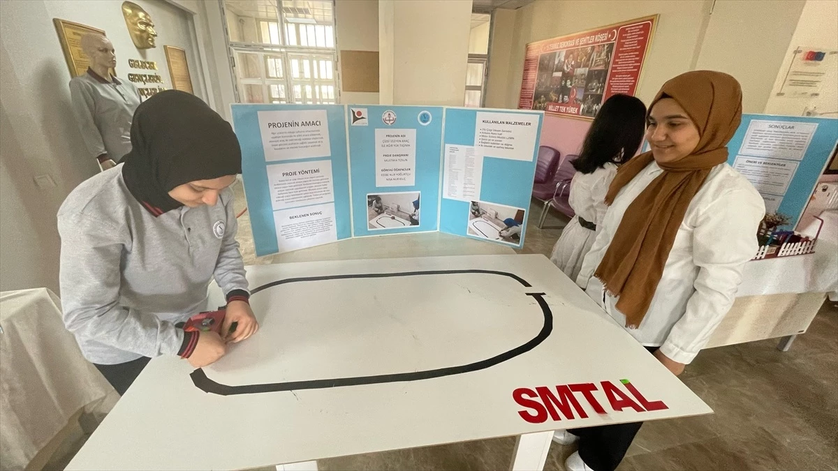 Şanlıurfa\'da Öğrenciler TÜBİTAK Bilim Fuarı\'nda Projelerini Sergiledi
