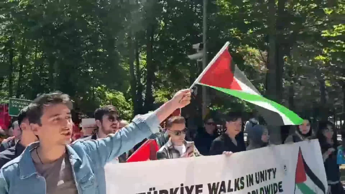 Bilecik Şeyh Edebali Üniversitesi\'nde Filistin ve Doğu Türkistan\'a destek yürüyüşü düzenlendi