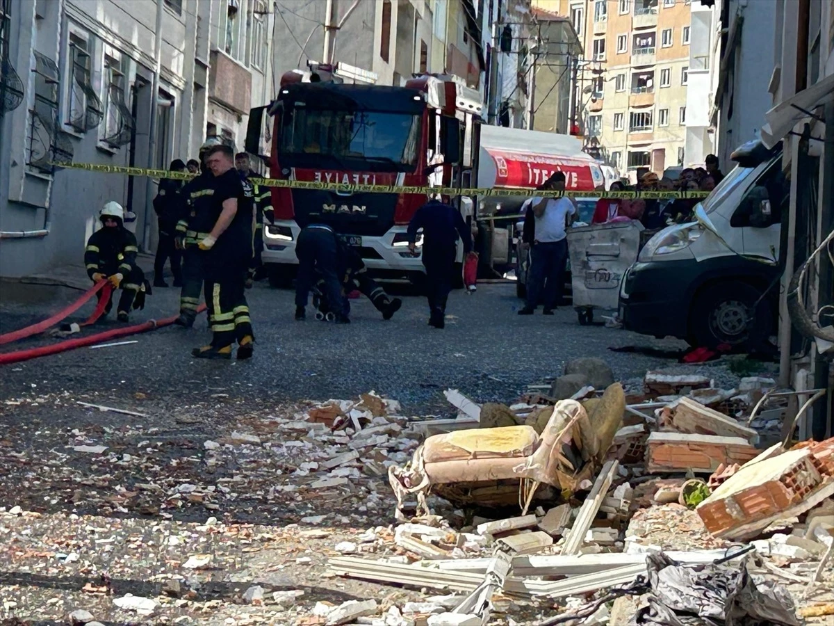 Çorlu\'da apartman patlamasında yaralanan kişi hayatını kaybetti