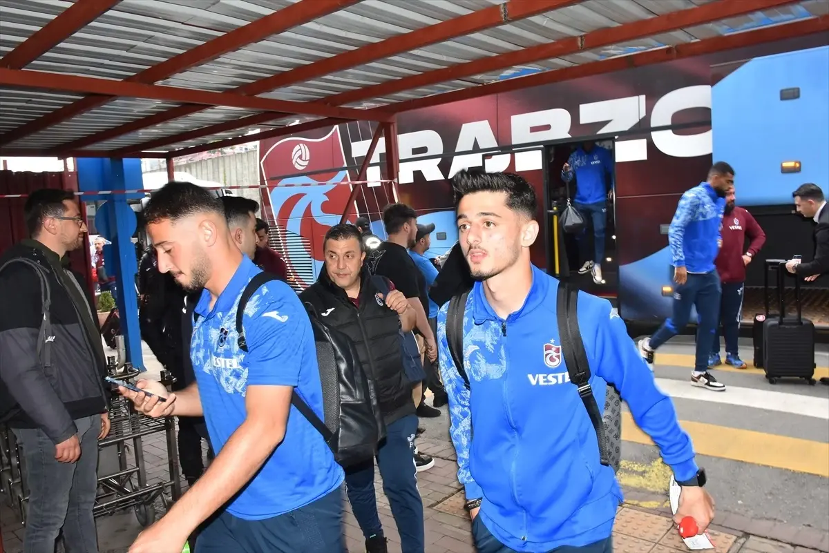 Trabzonspor, VavaCars Fatih Karagümrük maçı için İstanbul\'a gitti