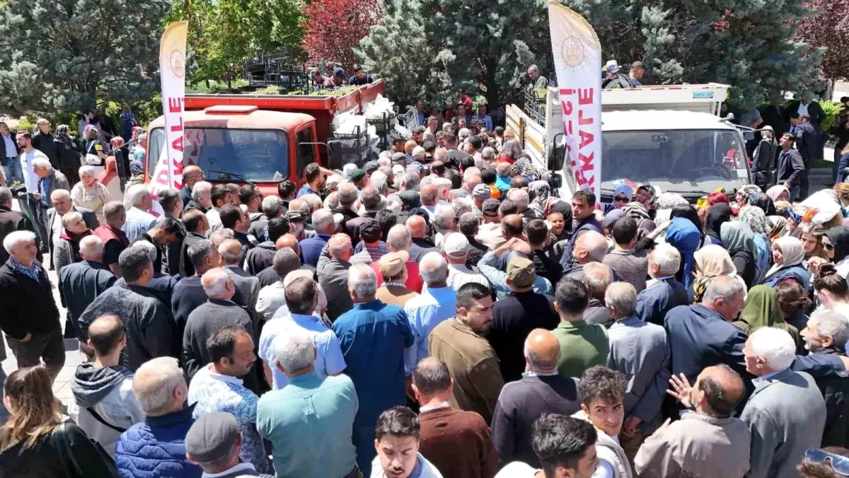 Kırıkkale Belediyesi Ata Tohumlarından Üretilen Sebze Fidelerini Ücretsiz Dağıttı