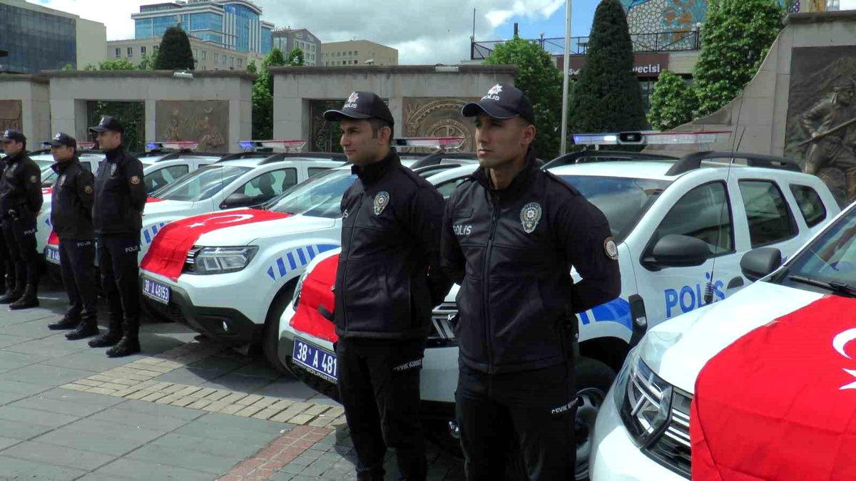 Kayseri İl Emniyet Müdürlüğü\'ne 30 yeni araç teslim edildi