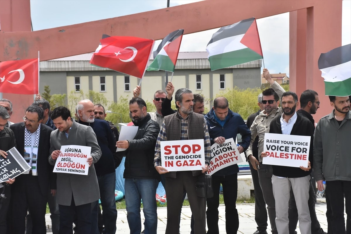 Van YYÜ\'de İsrail\'in Gazze\'ye yönelik saldırılarını protesto