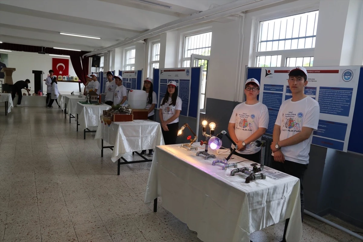 Arhavi Mesleki ve Teknik Anadolu Lisesi Öğrencileri TÜBİTAK 4006 Bilim Fuarı Açtı