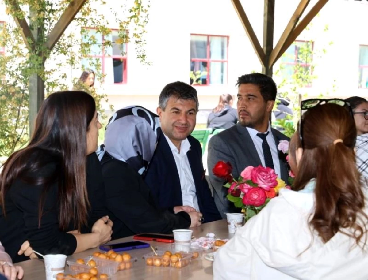 Gediz Belediye Başkanı Necdet Akel, KYK Kız Yurdu\'nda Hıdırellez kutlamalarına katıldı
