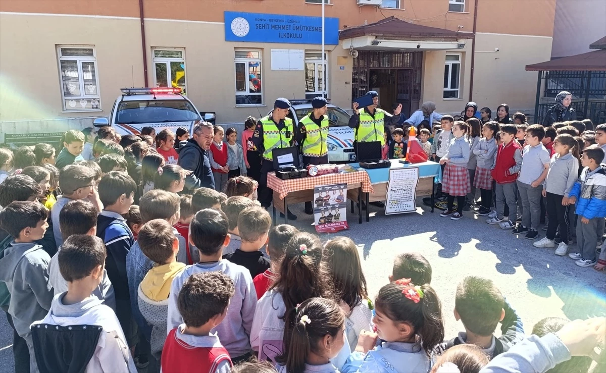 Beyşehir\'de öğrencilere ve vatandaşlara trafik eğitim seminerleri verildi