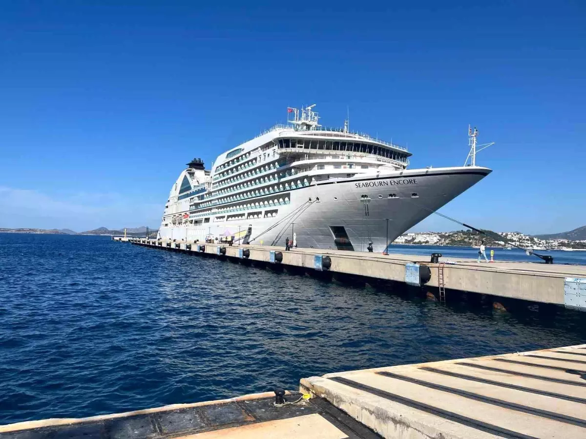 Bodrum\'a Seabourn Encore isimli yolcu gemisi 556 yolcu getirdi