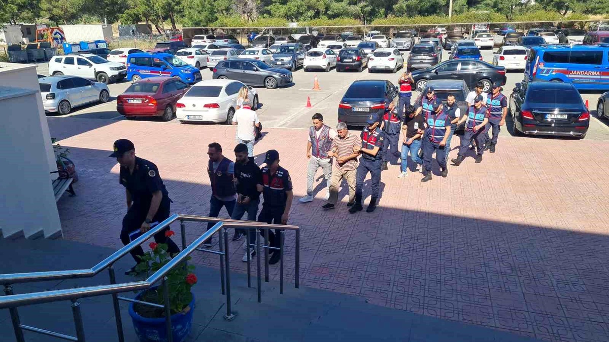 Bodrum\'da 20 düzensiz göçmen yakalandı, 5 kişi gözaltına alındı