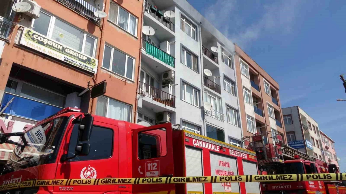 Çanakkale\'de 4 Katlı Apartmanda Yangın Çıktı