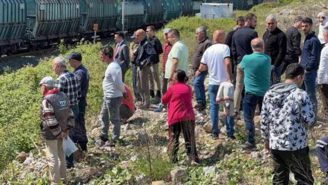 Demans hastası annesini sokak sokak arıyordu! Tren çarptığını öğrenince yıkıldı