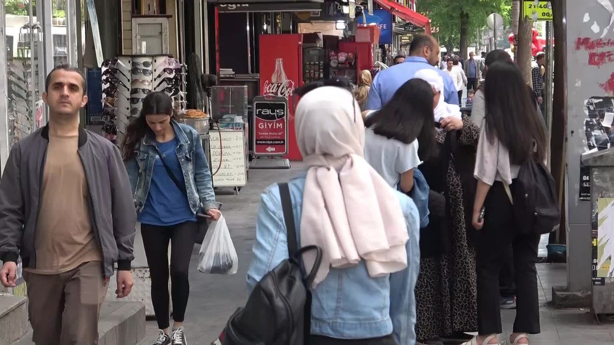 Diyarbakır\'da bin 123 işletme kapandı, gençler Avrupa\'ya göç ediyor