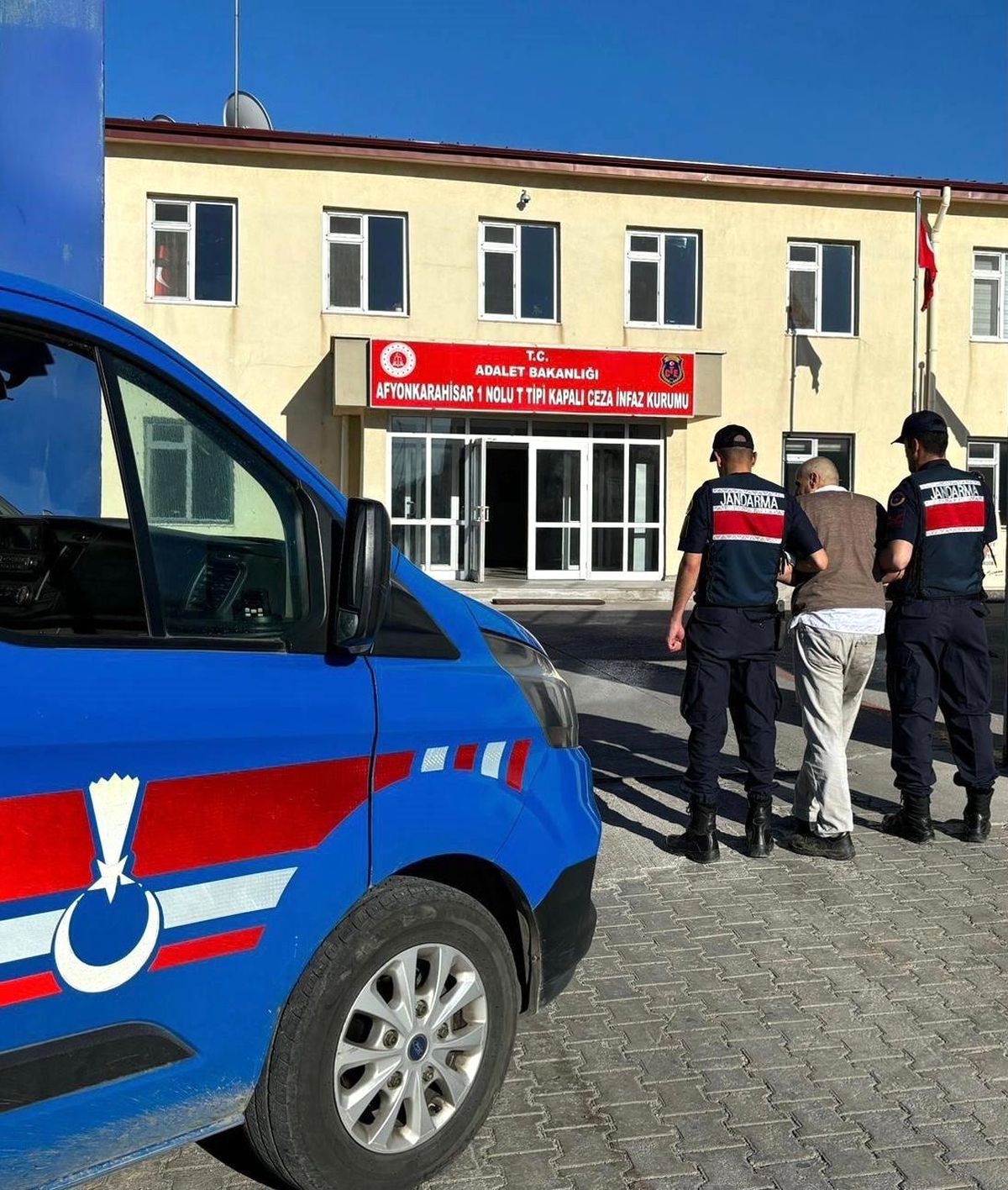 Afyonkarahisar\'da Kasten Öldürme Suçundan Aranan Şahıs Jandarma Tarafından Yakalandı