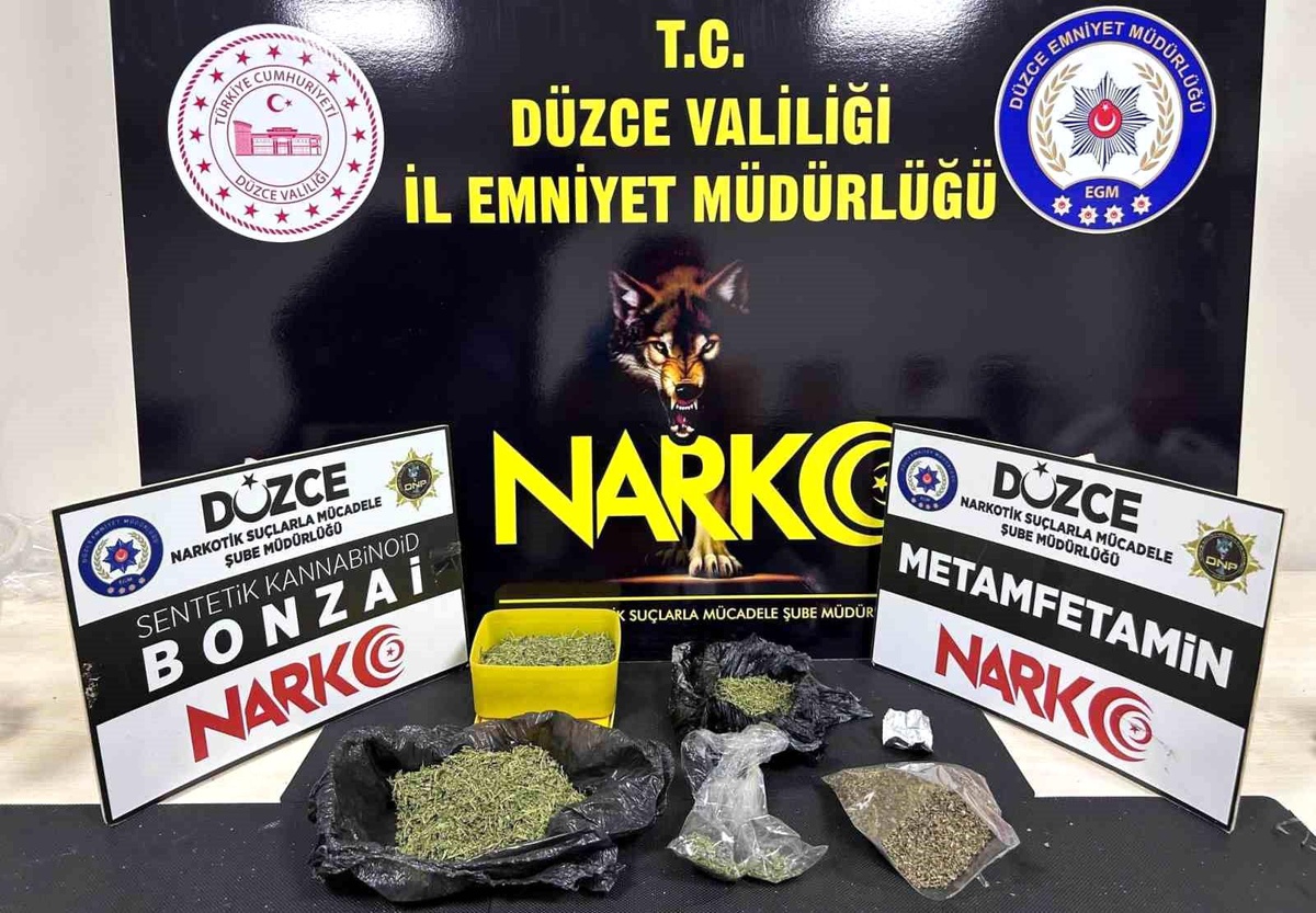 Düzce\'de narkotik ekipleri uyuşturucu satıcısını yakaladı