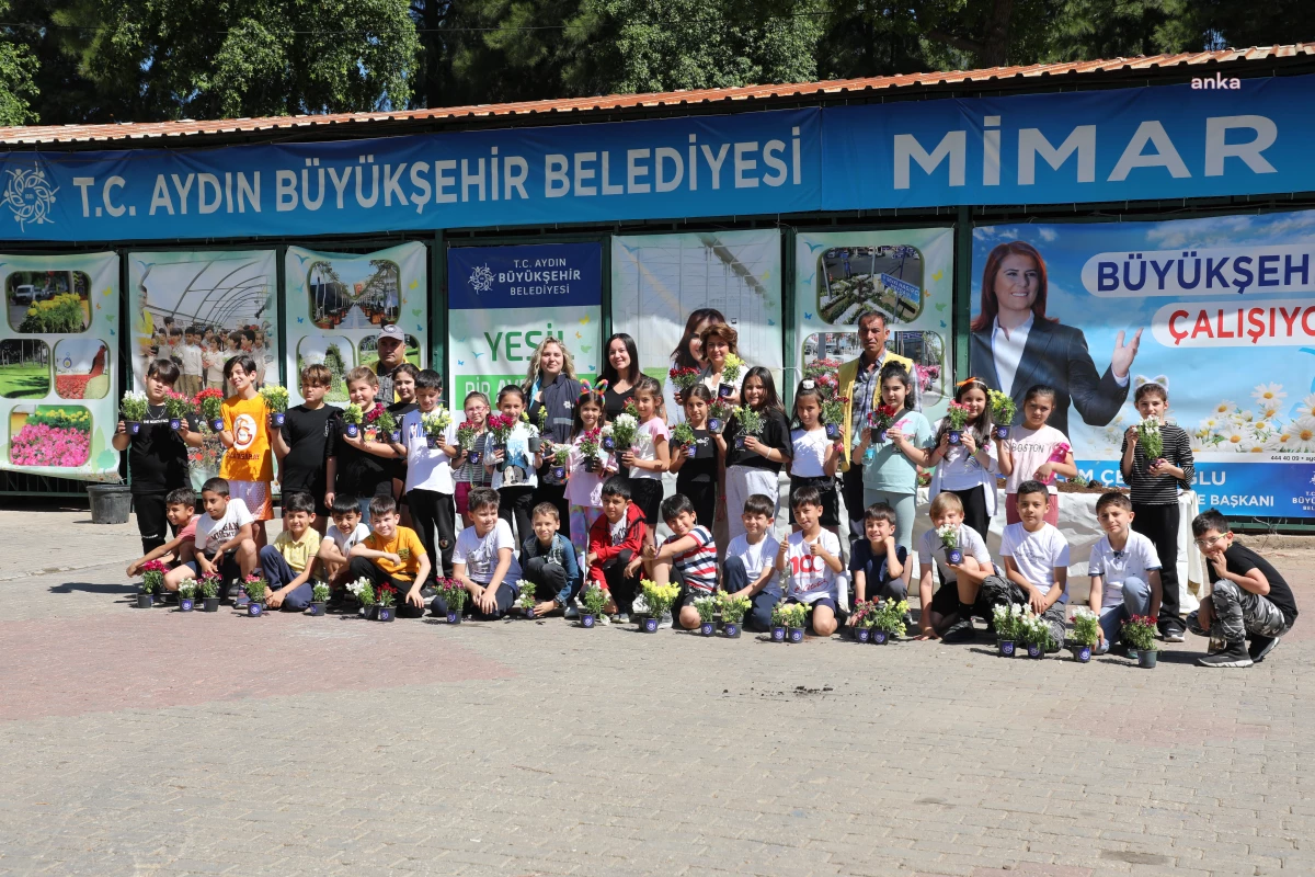 Aydın Büyükşehir Belediyesi, öğrencilere fidanlıkta ders verdi