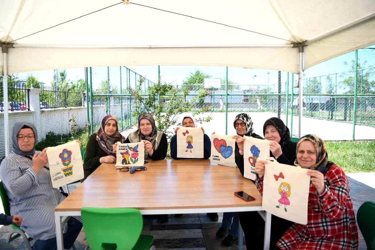 Engelli çocukların anneleri için Anneler Günü Atölye Etkinliği düzenlendi