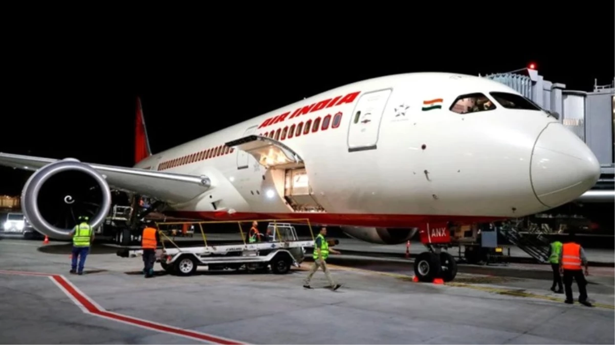 Air India, hasta olduğunu bildiren kabin memurlarının işe gelmemesi nedeniyle 90 uçuşunu iptal etti