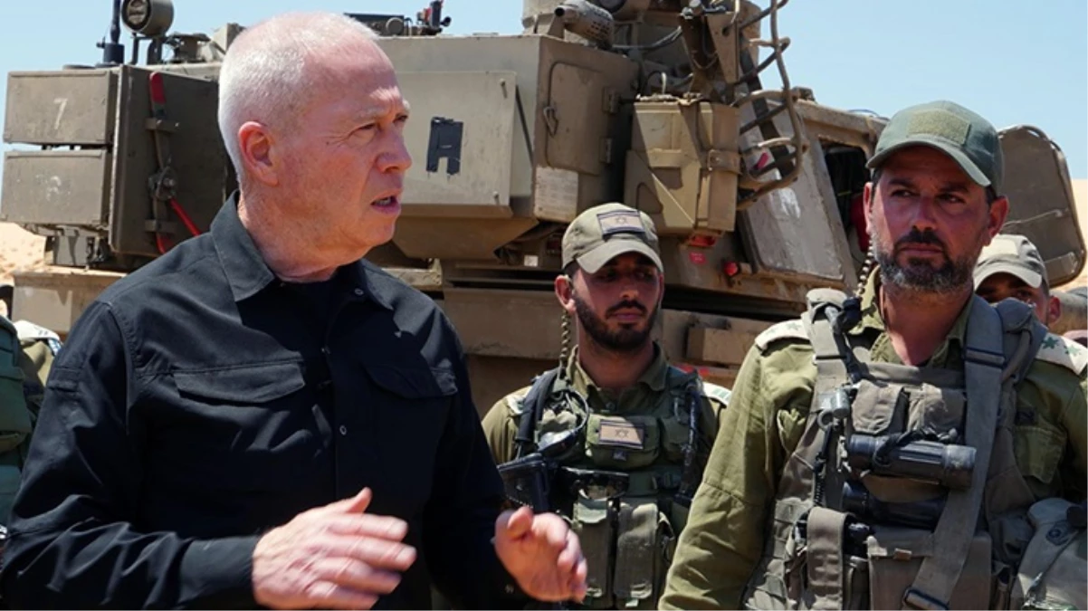 Hizbullah İsrail Savunma Bakanı\'nın ziyaret ettiği askeri üssü füzelerle hedef aldı