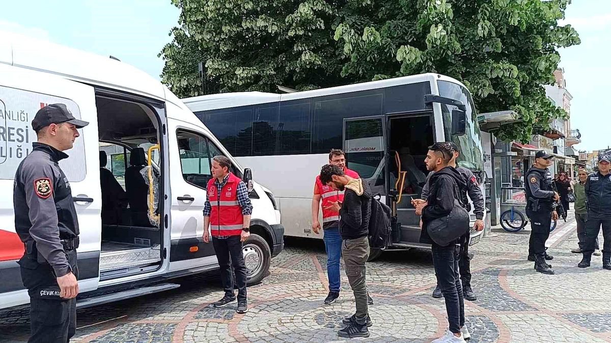 Edirne\'de Mobil Göç Noktası Aracı ile Düzensiz Göçmen Tespiti