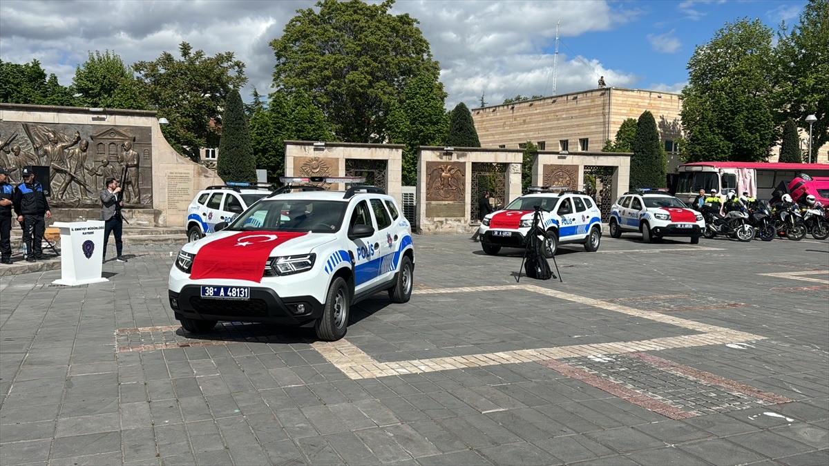 Kayseri Emniyet Müdürlüğü\'ne 30 yeni araç teslim edildi