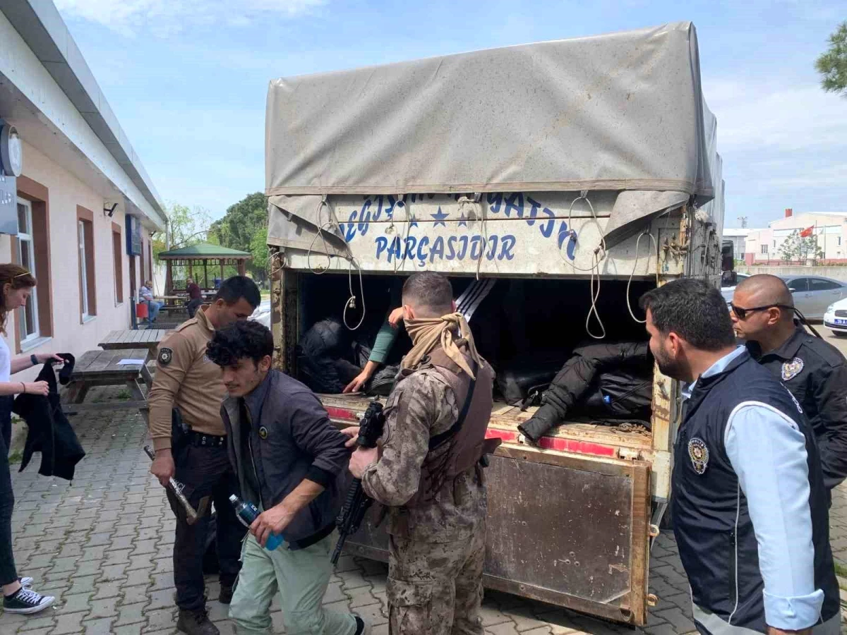 Kırklareli\'nde 36 kaçak göçmen yakalandı, sürücü gözaltına alındı