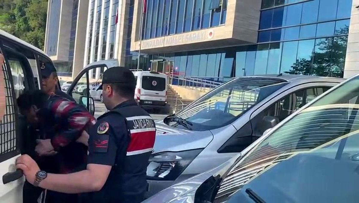 Zonguldak\'ta 14 yaşındaki kız çocuğuna cinsel istismar iddiasıyla tutuklanan kuaför tahliye edildi