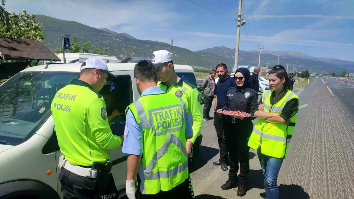 Özel Gençler Trafik Haftası\'nda Polis Oldu