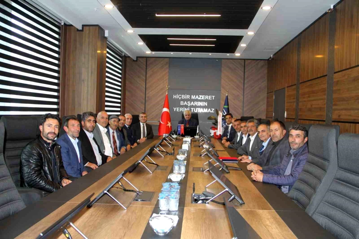 Erzurum\'un Köprüköy ilçesindeki muhtarlar Aras EDAŞ Genel Müdürü\'nü ziyaret etti