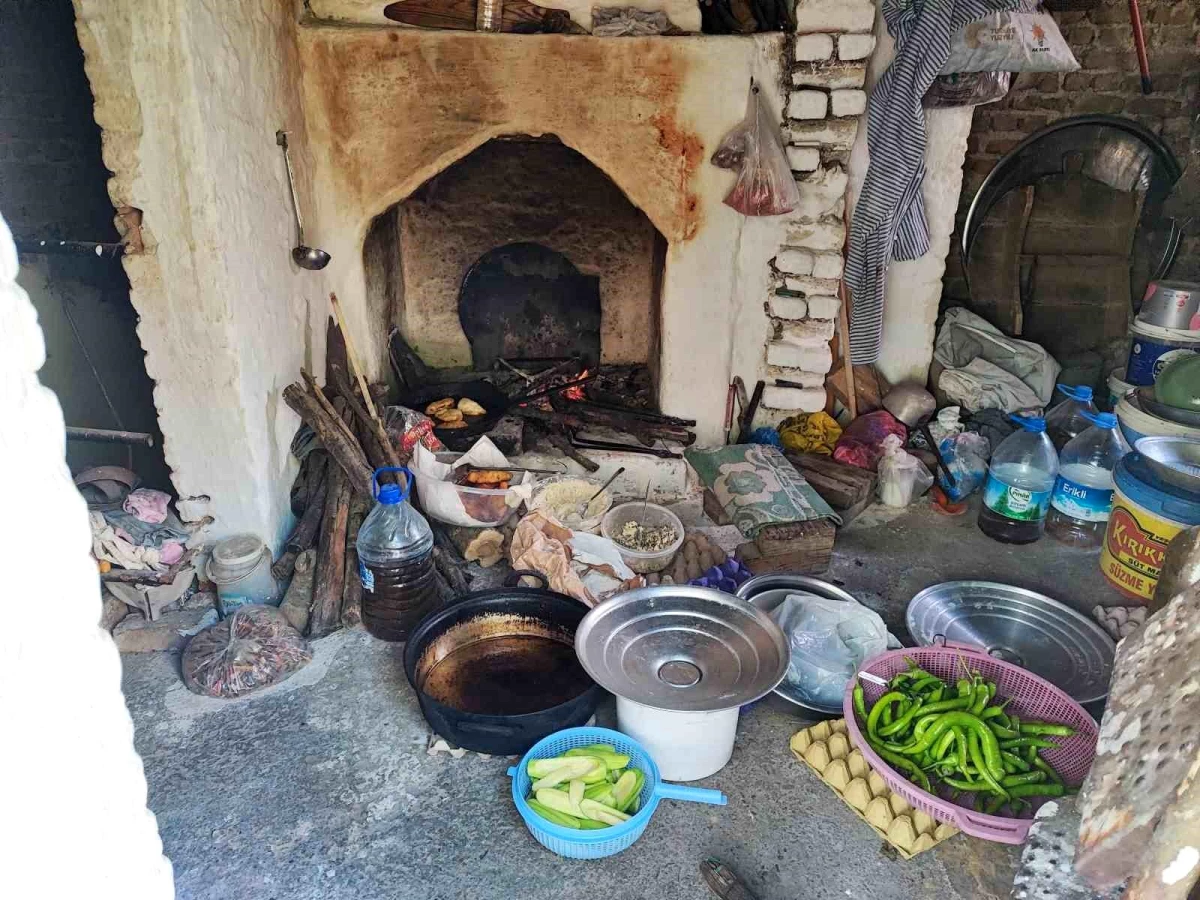 Aydın\'da Bir Kadının Şaşkınlığı: Yemek Yaparken İtfaiyeler Geldi