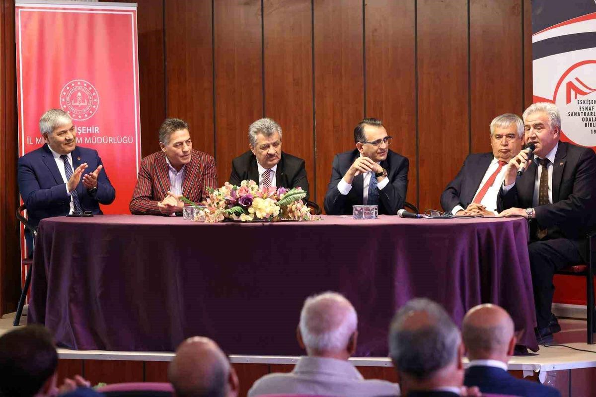 Eskişehir\'de İş İnsanları Öğrencilerle Buluştu