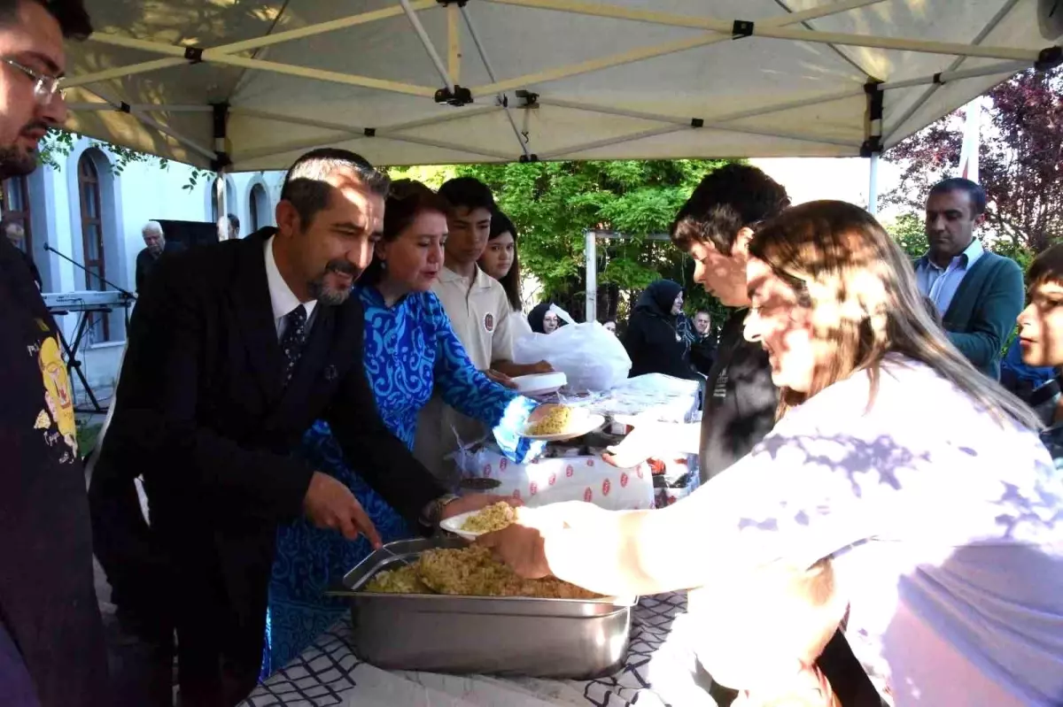 Bilecik Belediyesi Osmangazi Mahallesinde Hıdırellez Şenliği Düzenledi