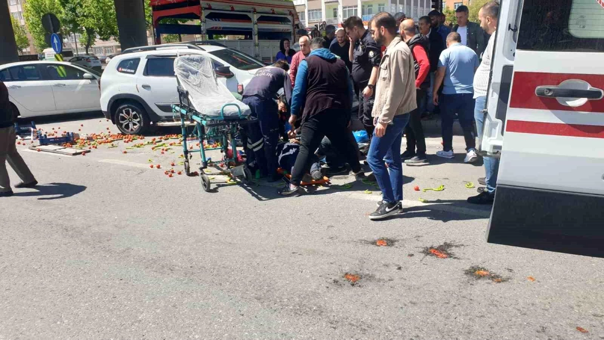 Kayseri\'de otomobil ile çarpışan sebze yüklü triportörün sürücüsü ağır yaralandı