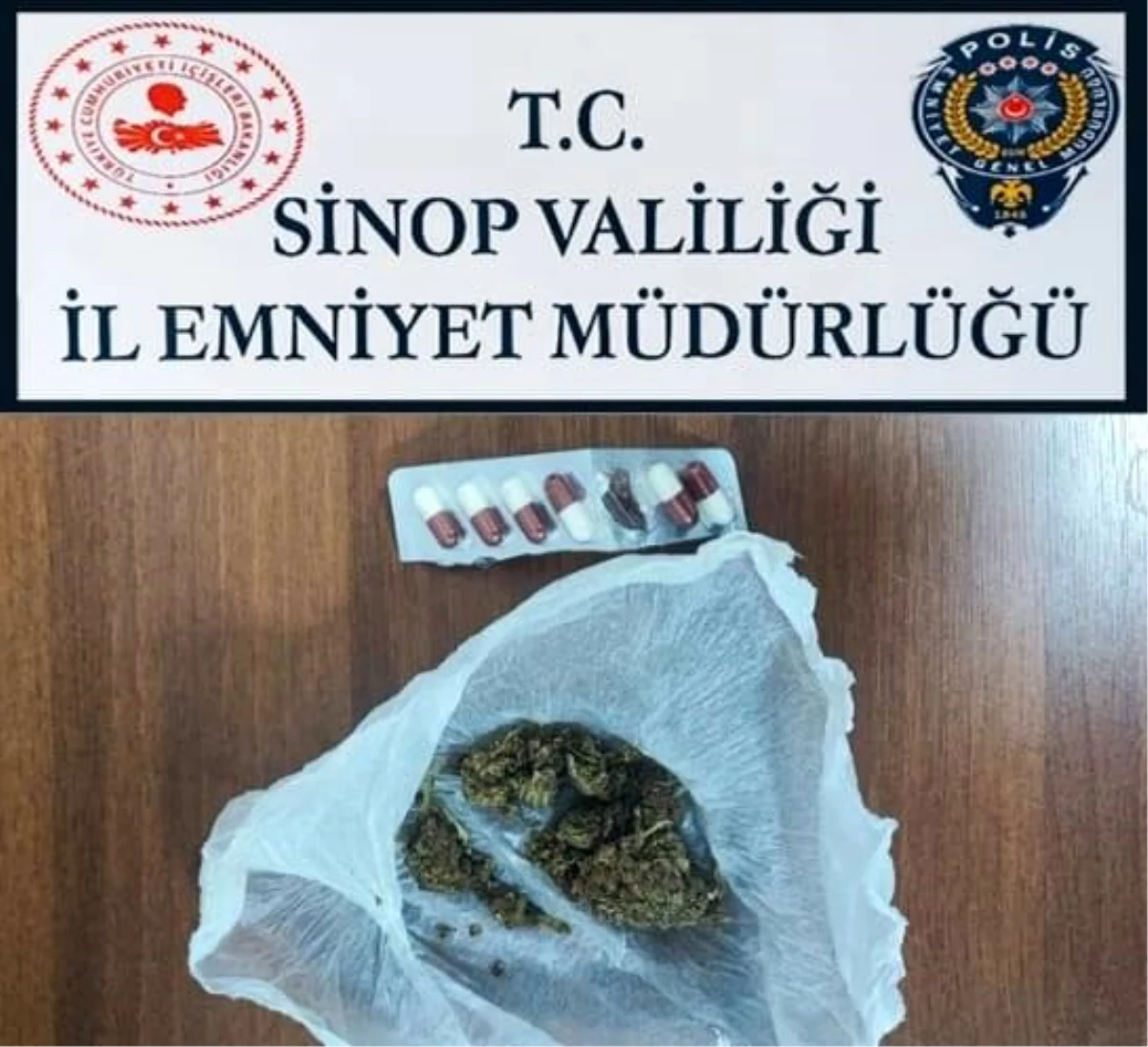 Sinop\'ta yapılan kontrollerde 3 kişinin üzerinden uyuşturucu çıktı