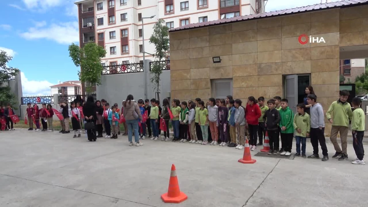 Şırnak\'ta öğrenciler trafik haftasını emniyet müdürlüğünde kutladı